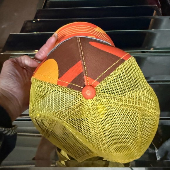 NWOT Von Dutch Yellow & Orange Camo Trucker Hat - Picture 4 of 4